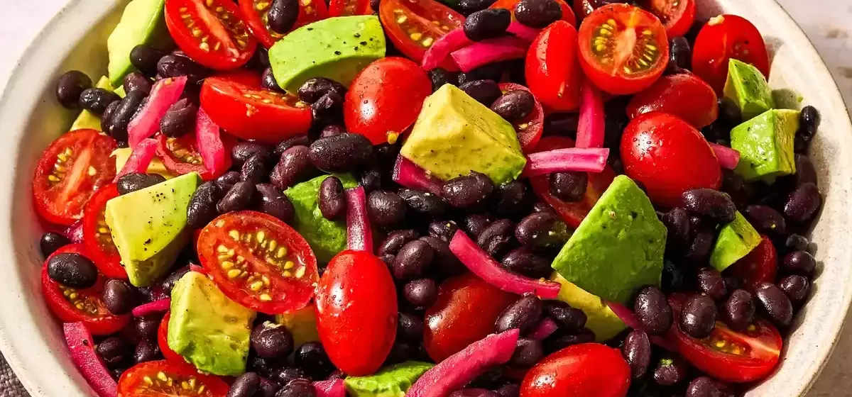Avocado and Black Bean Salad: A Nutritious and Flavorful Dish