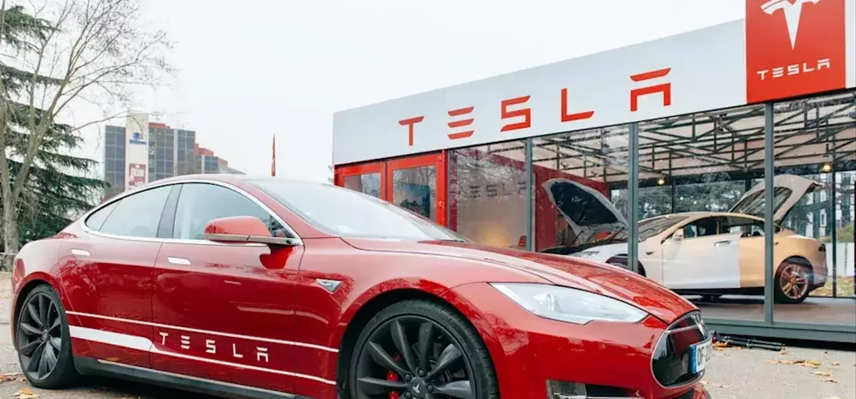 Tesla's Delivery Forecast Improves as Morgan Stanley Maintains 'Equal Weight' Rating