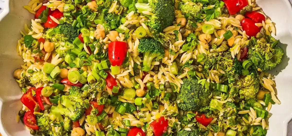 Refreshing Orzo Salad with Broccoli and Chickpeas: A Quick and Healthy Meal