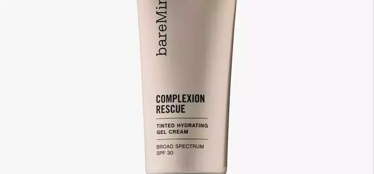 Heatwave Heroes: Makeup That Lasts
