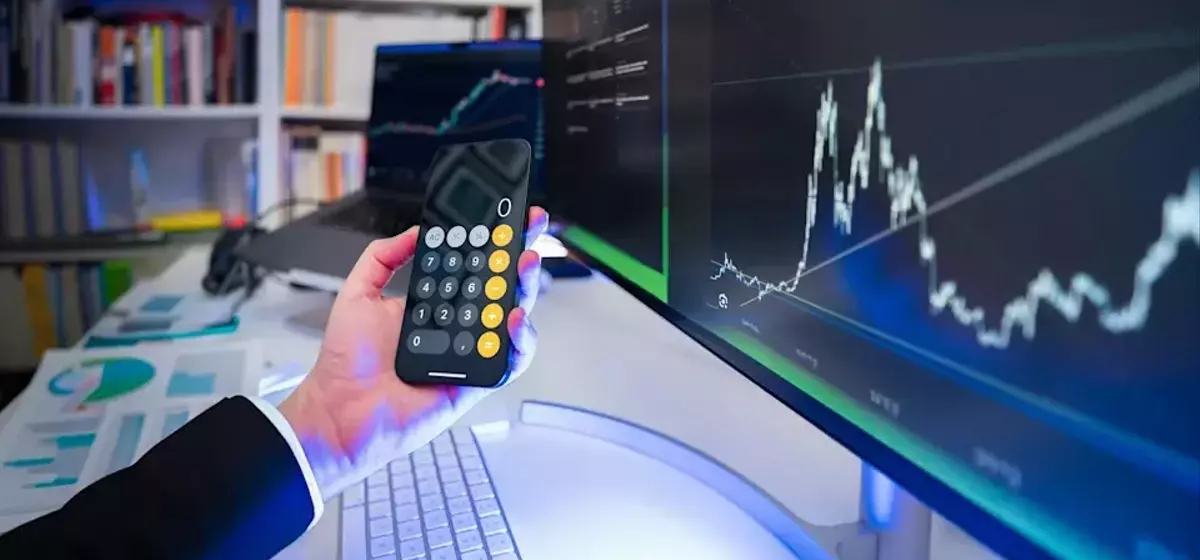 Jim Cramer Praises Palantir as a Rapidly Growing, Undervalued Stock