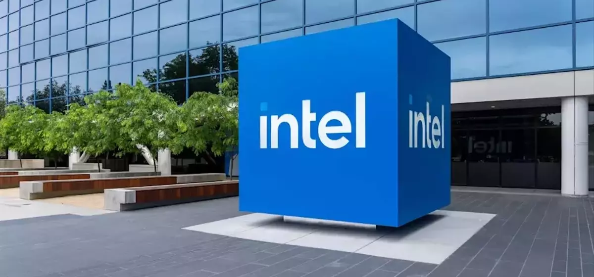 Jim Cramer's Endorsement Ignites Debate on Intel's Valuation Amidst AI Boom
