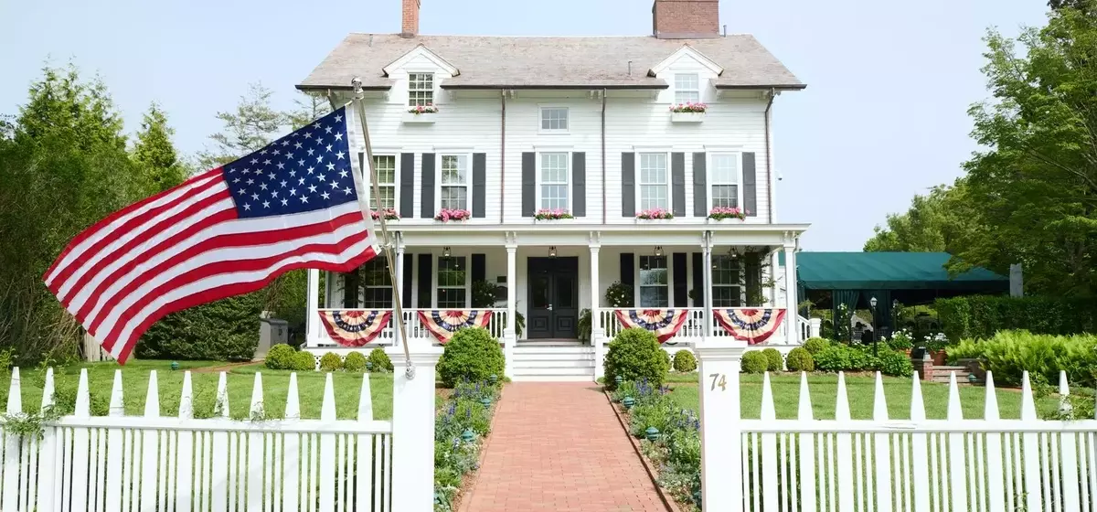 The Hedges Inn: A Timeless Hamptons Retreat Reimagined