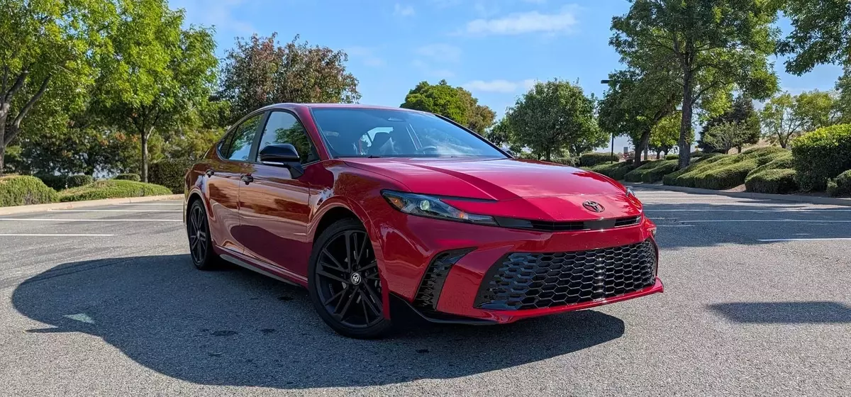 Hybrid Sedan Fuel Efficiency Showdown: Camry, Accord, and Sonata Vie for Top Spot