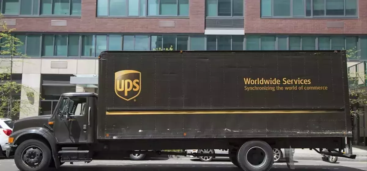 UPS Shares Gain Momentum Amidst Contract Scrutiny and Strategic Expansion
