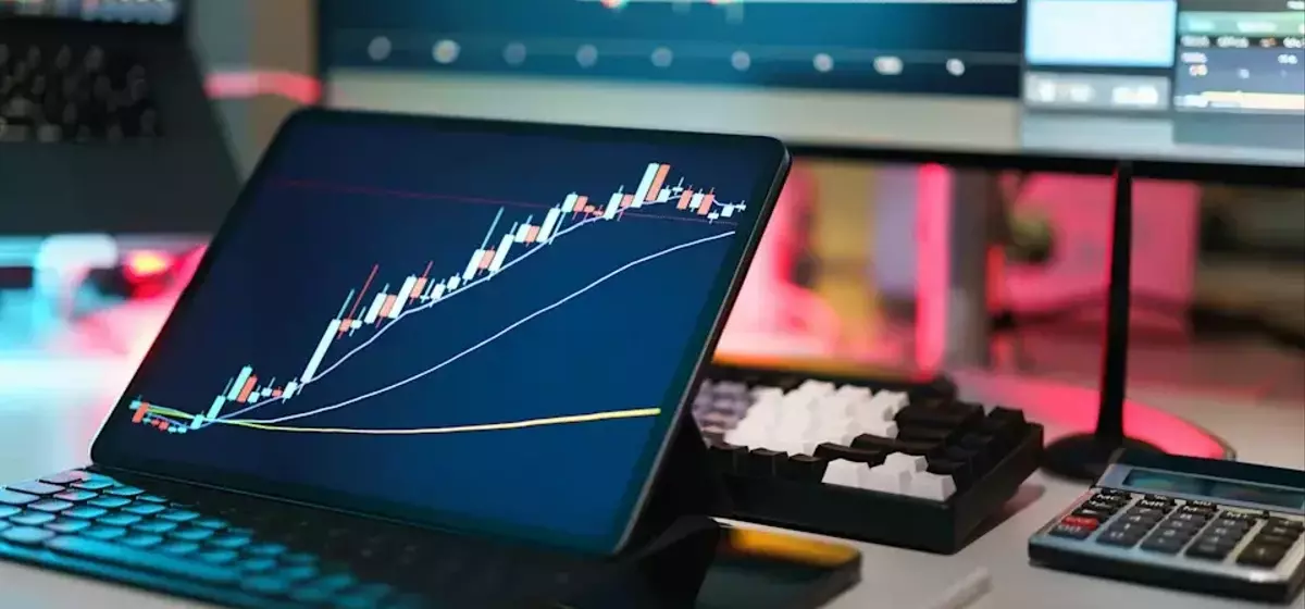 Jim Cramer Praises IBM's Value and Leadership Amidst Market Fluctuations