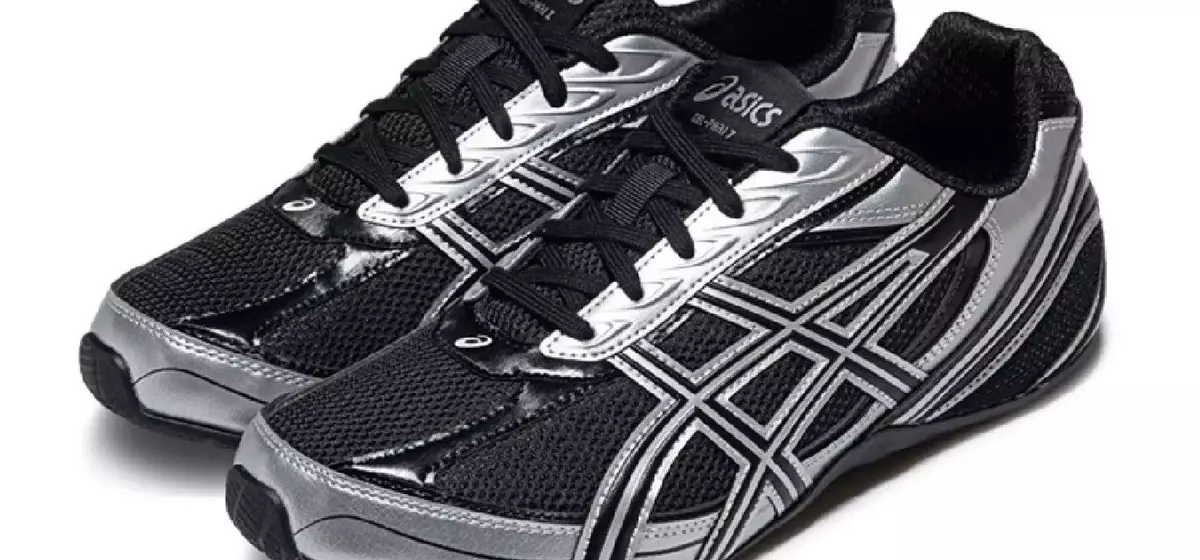 Asics's Bold Entry into the Flat Sneaker Trend with the Gel-Phai Z