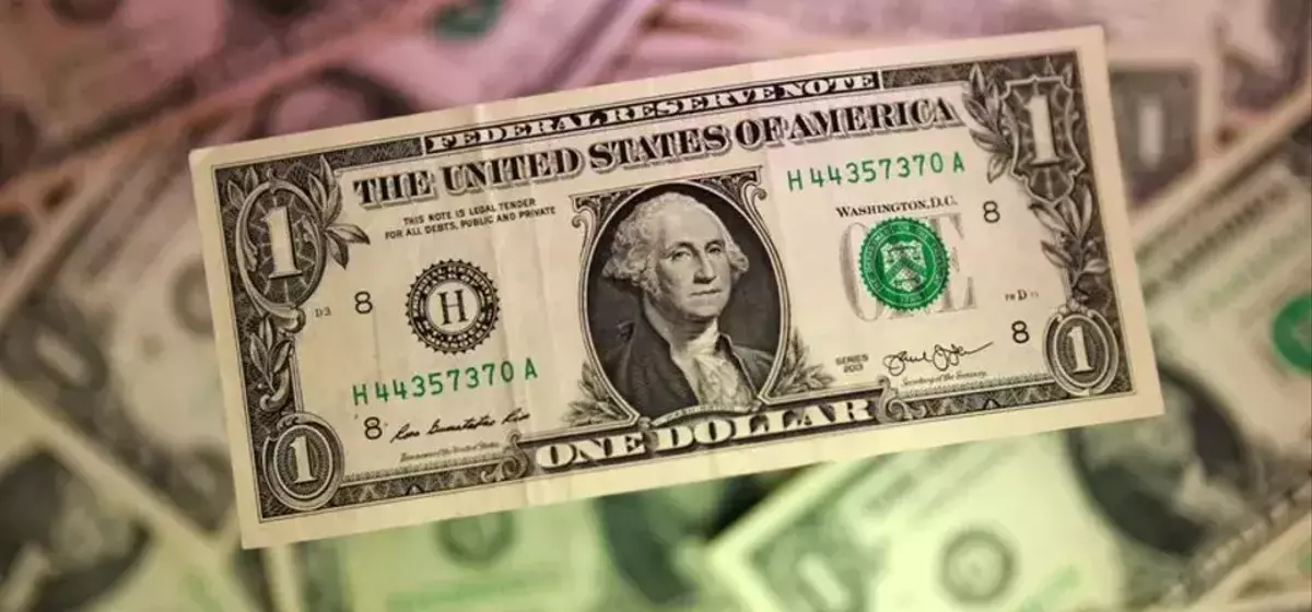Global Currencies React to Geopolitical Tensions and Political Shifts