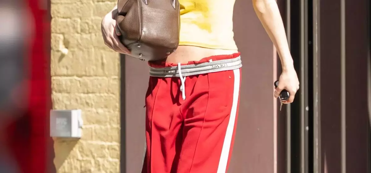 Jennifer Lawrence's Effortlessly Chic Summer Style: A Wardrobe Masterclass