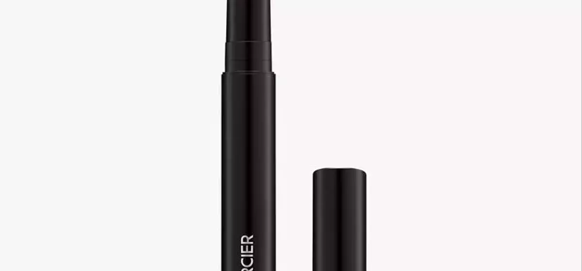 Enhancing Blue Eyes: Expert Makeup Techniques and Product Recommendations