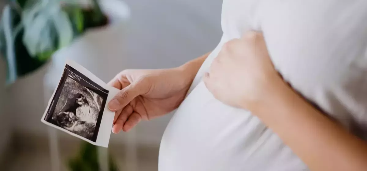 Navigating Social Media Etiquette: A Mother-Daughter Conflict Over Ultrasound Photos