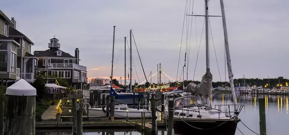 Top US Retirement Havens for Boating Enthusiasts
