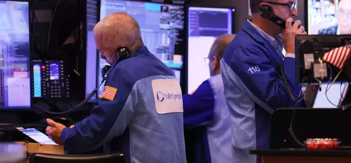 Understanding Leveraged and Non-Leveraged Nasdaq ETFs: QQQ vs. TQQQ