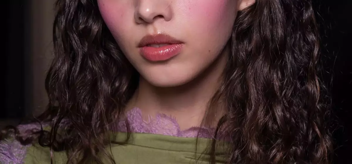 Popsicle Lips: The Effortless Summer Beauty Trend