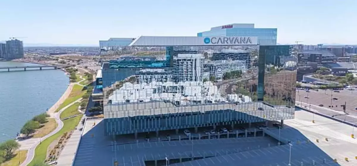Carvana's Path: Growth, Digital Dominance, and Valuation Challenges