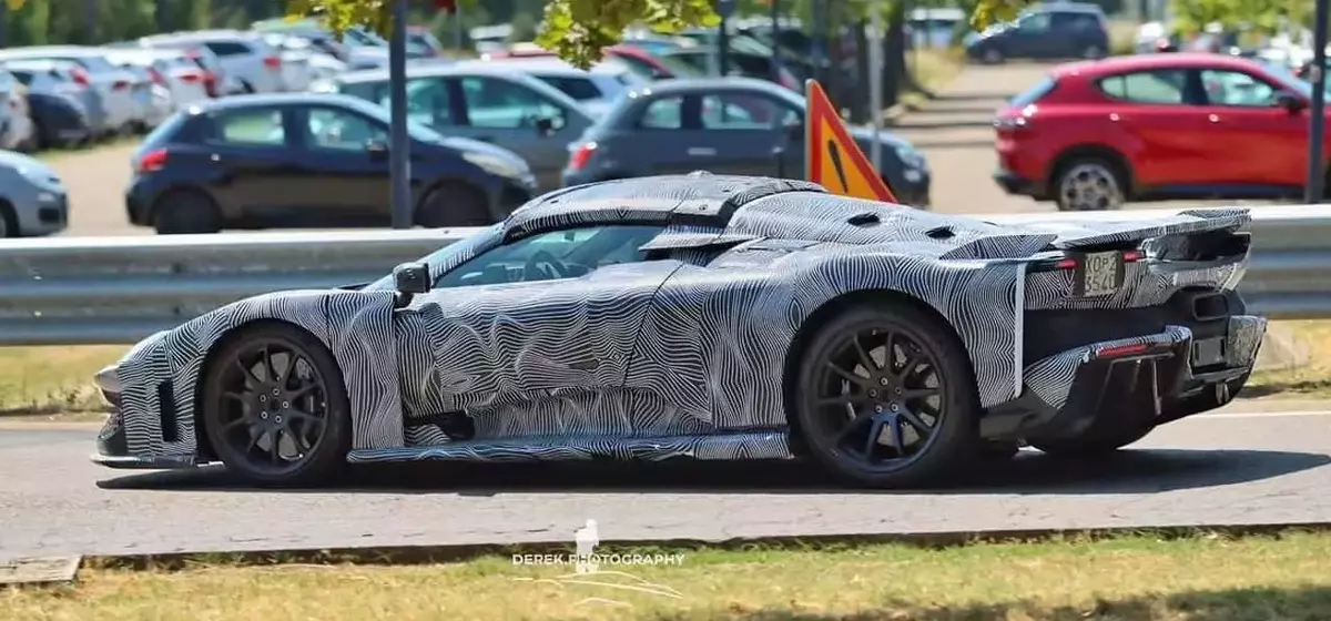 Ferrari F80 Aperta Spotted During Road Tests, Featuring a Removable Roof
