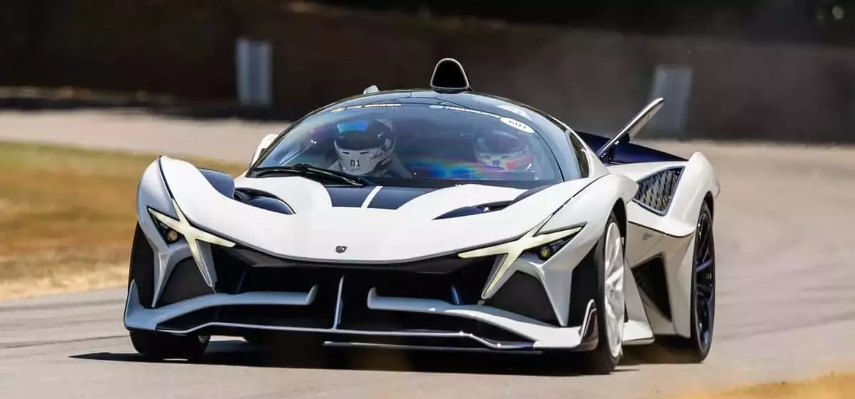 Apollo's Resurgence: The Return of a Hypercar Legend with the EVO