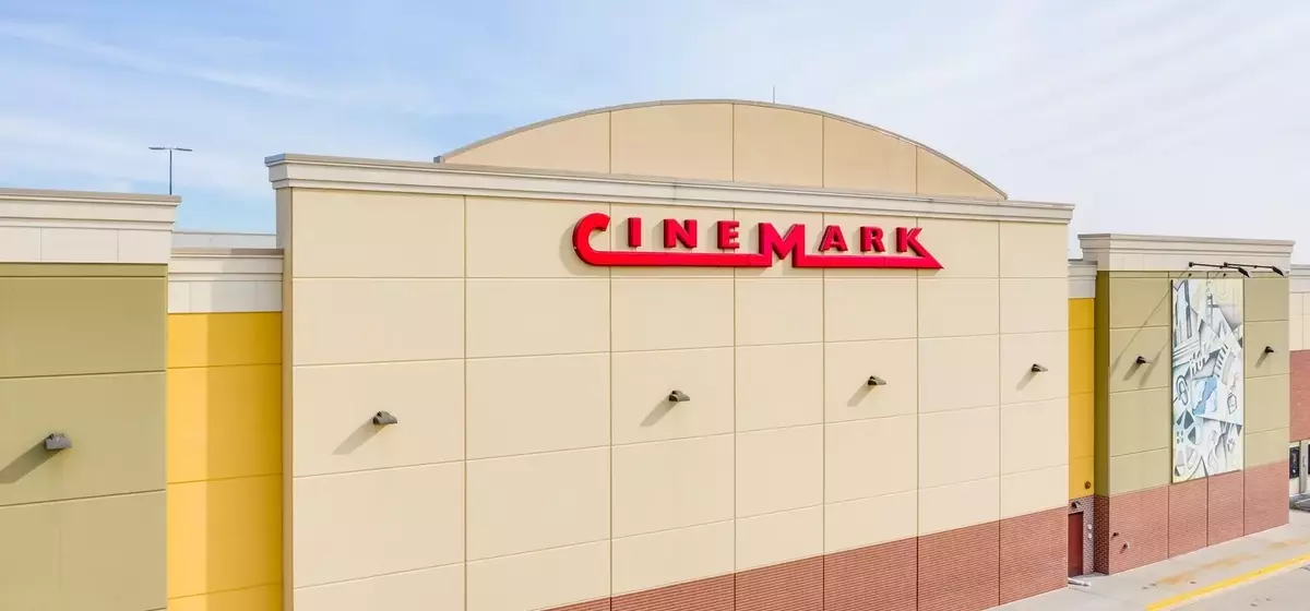 Cinemark Holdings: Unexpected Earnings Surge Highlights Industry's Paradoxical Challenges