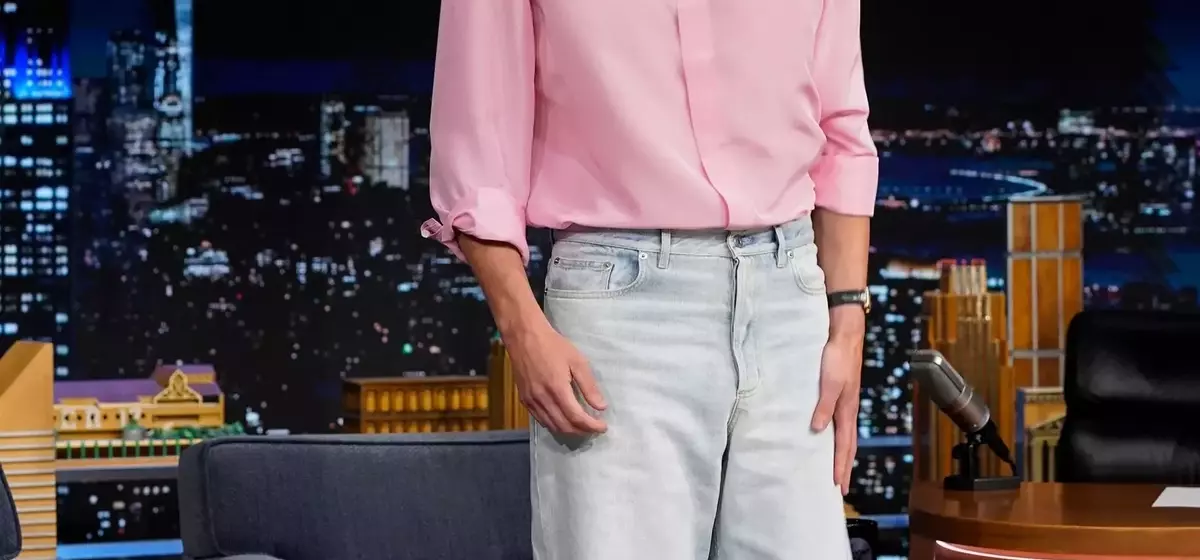 Drew Starkey's Pink Dior Shirt: A Masterclass in Bold Style