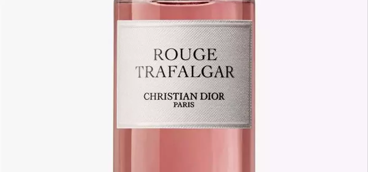 The Allure of Modern Fruity Perfumes: A Guide to Chic Scents