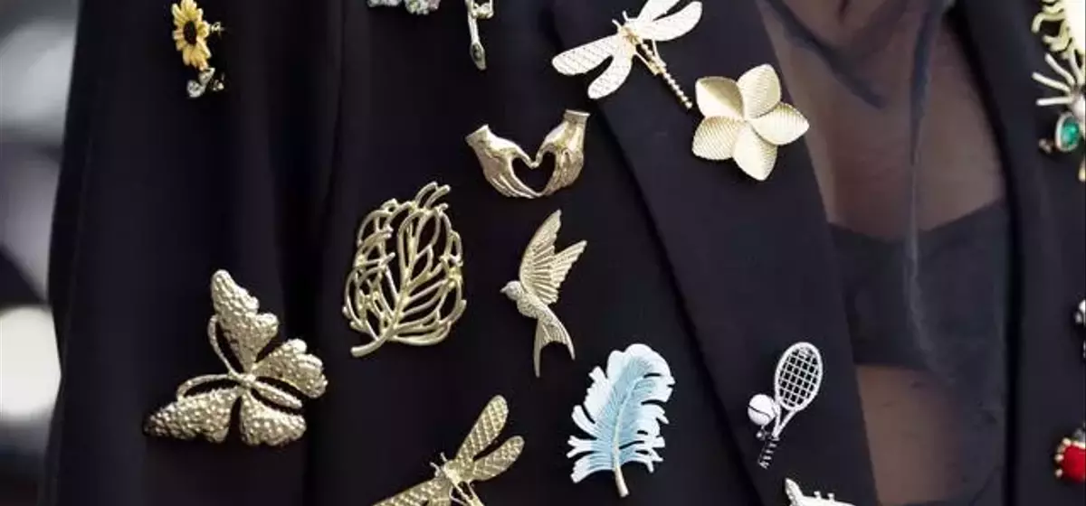 The Resurgence of Brooches: A Timeless Fashion Statement