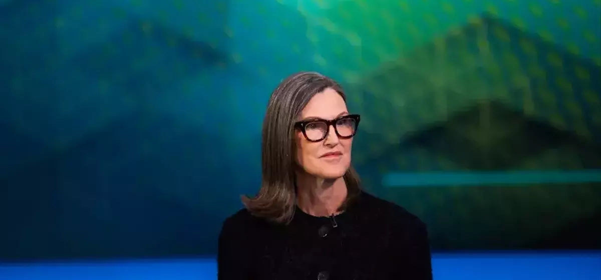 Cathie Wood's Strategic Divestment from Snowflake Amid Tech Stock Rally