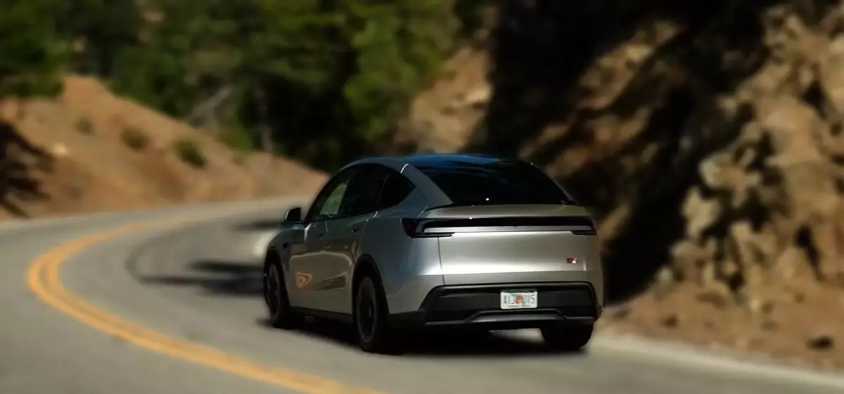 2027 Tesla Model Y L Premium: An Expanded Electric SUV with Enhanced Features