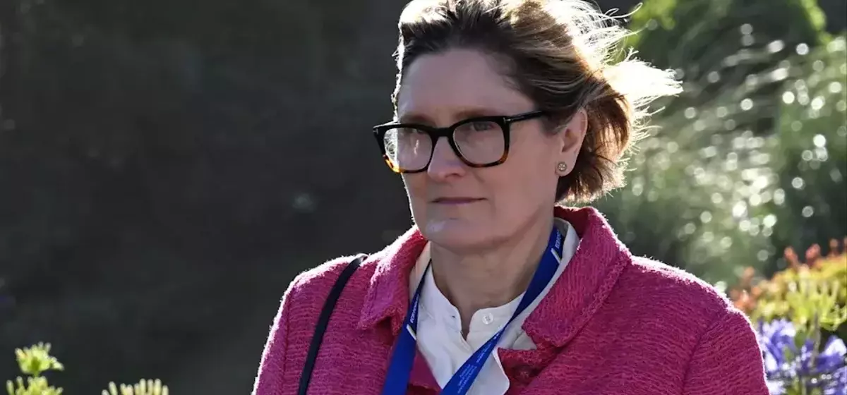 Philadelphia Fed President Weighs Future Rate Adjustments Amid Inflation Concerns