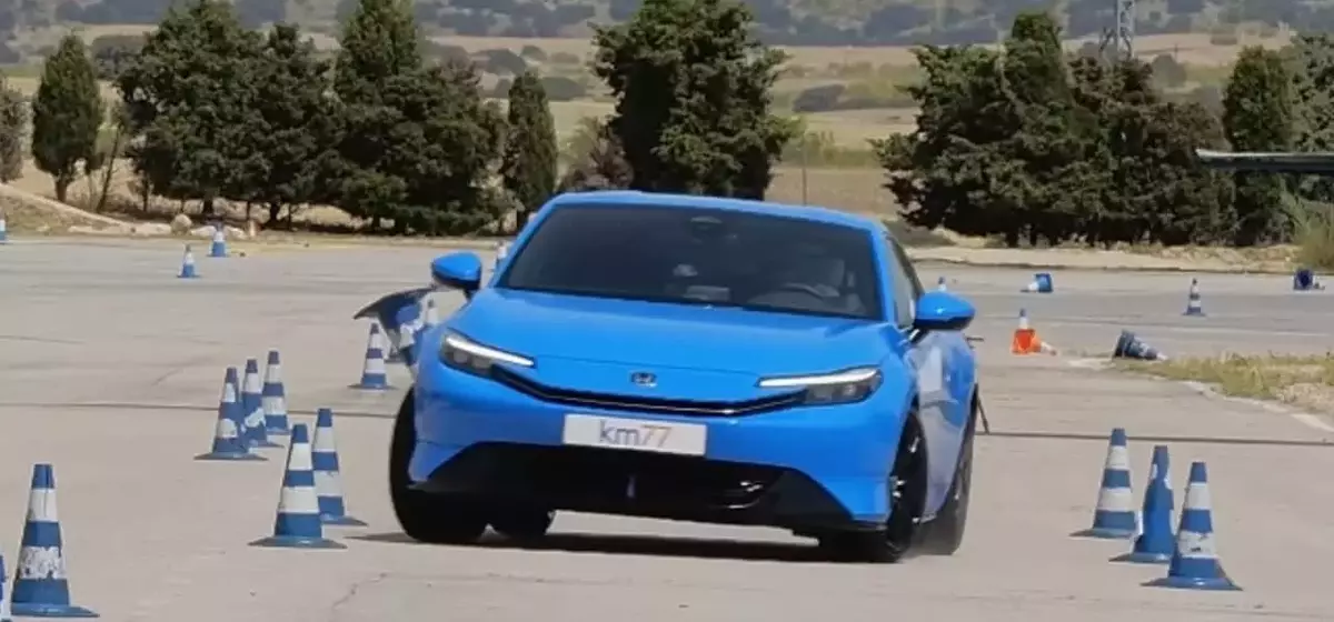 Honda Prelude Excels in Emergency Maneuver Test