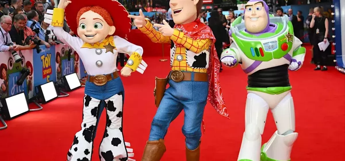 Disney's Fiscal Q3 Earnings Exceed Forecasts, Driven by Experiences and Strategic Divestment