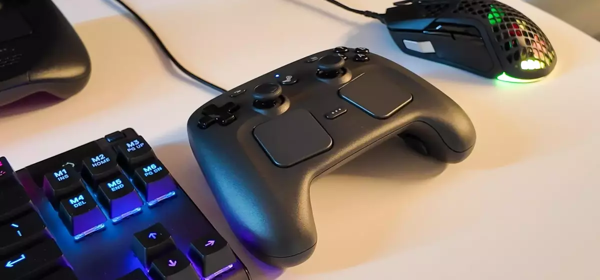 Innovative Steam Machine Faceplate Doubles as Charging Stand