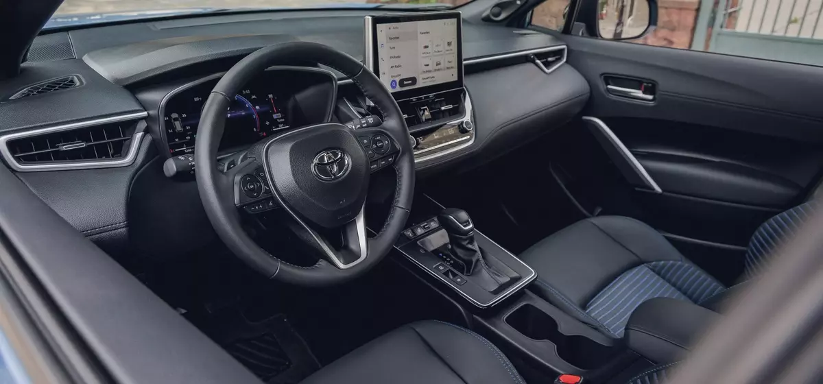 2026 Toyota Corolla Cross Hybrid: Interior Insights