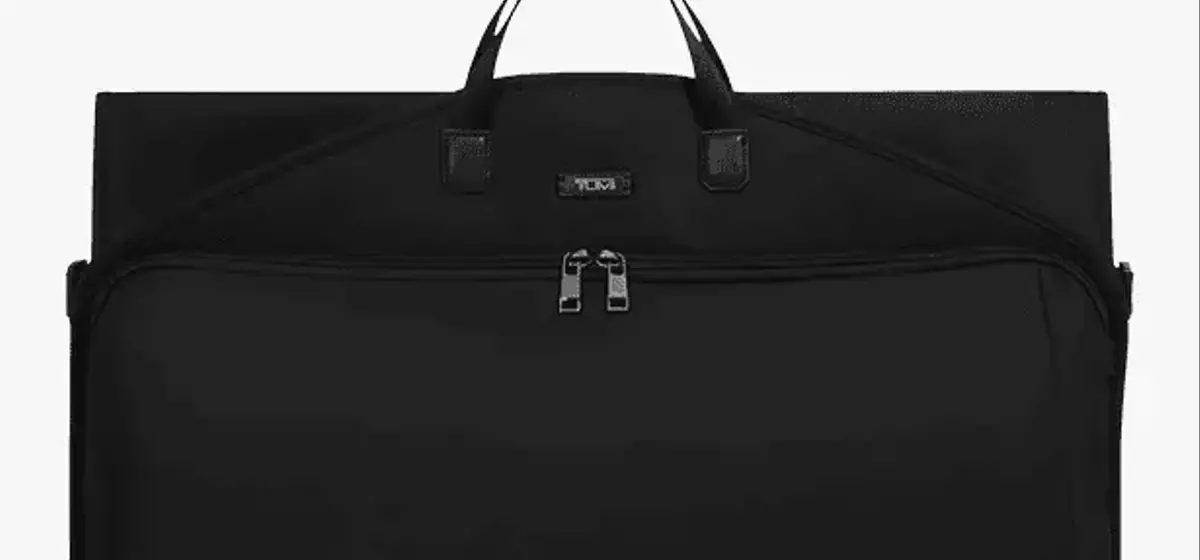 The Ultimate Guide to Garment Bags for Stylish Travelers