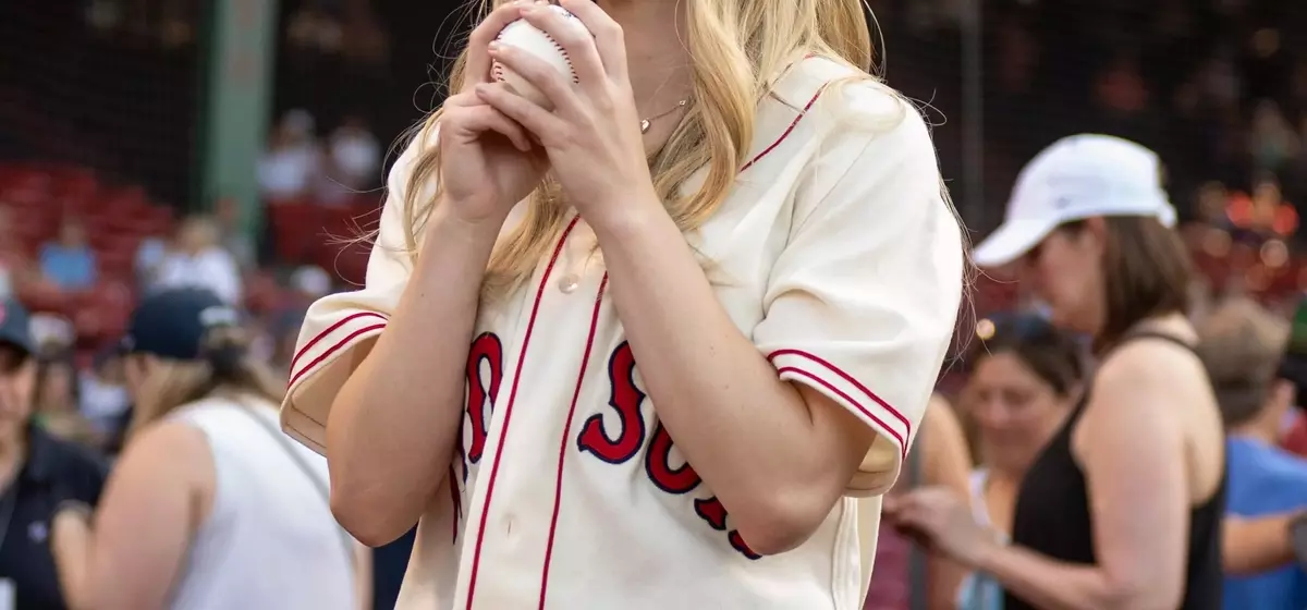 Score a Style Home Run: Your Guide to Chic Baseball Game Outfits