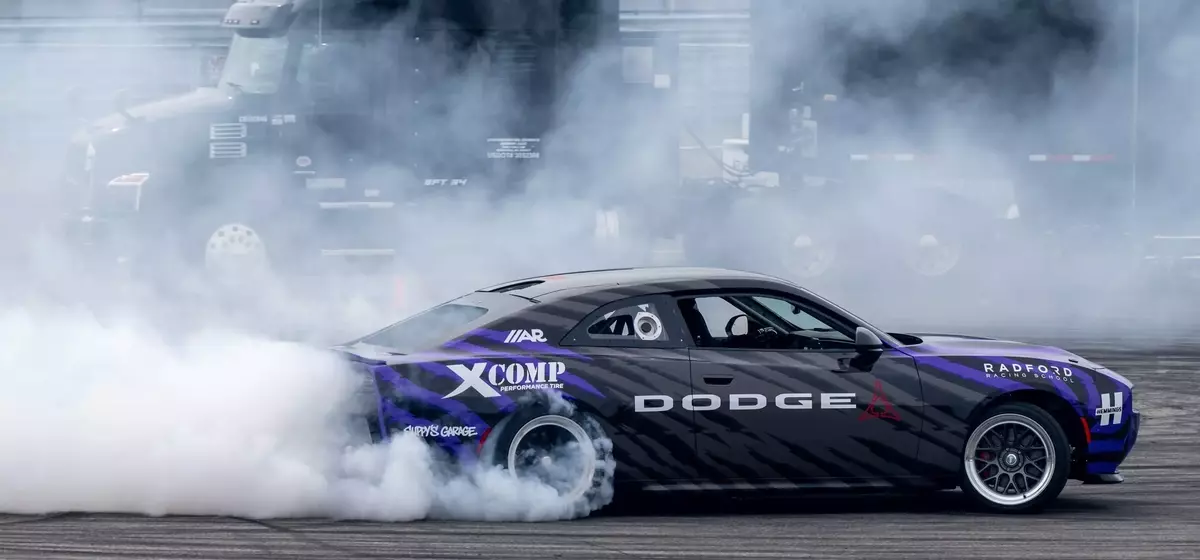 Dodge Unveils High-Performance Manual Chargers for Drifting