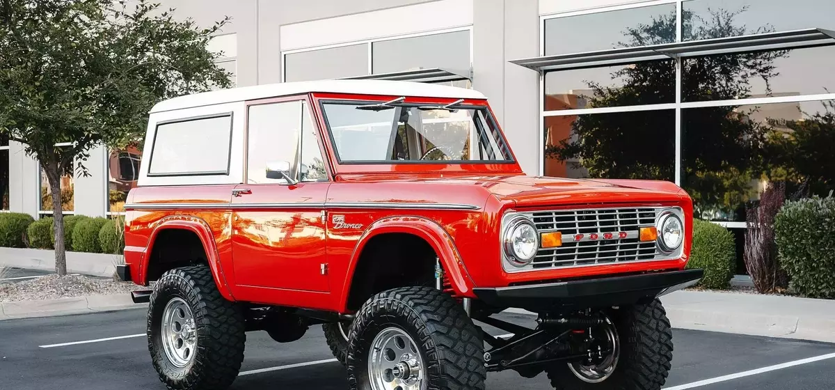 Revived Icon: The 1968 Ford Bronco with Modern Enhancements and Low Mileage