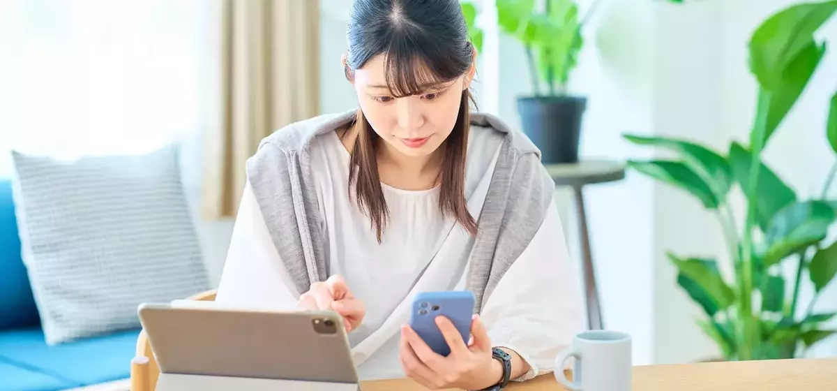 The Digital Divide: Unpacking the Advantages and Disadvantages of Online Checking Accounts