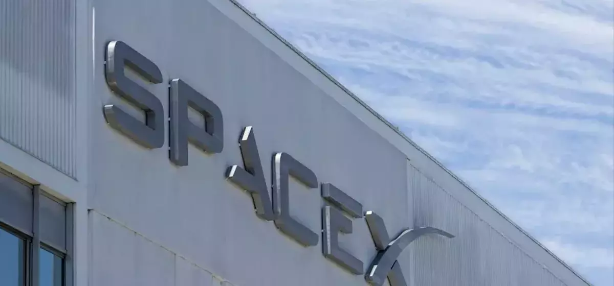 Space Sector Stocks Experience Divergent Trends Amidst Earnings Reports and AI Enthusiasm