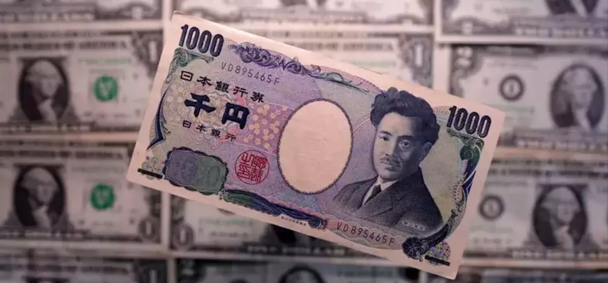 Dollar Declines to Two-Month Low as Rate Hike Expectations Wane