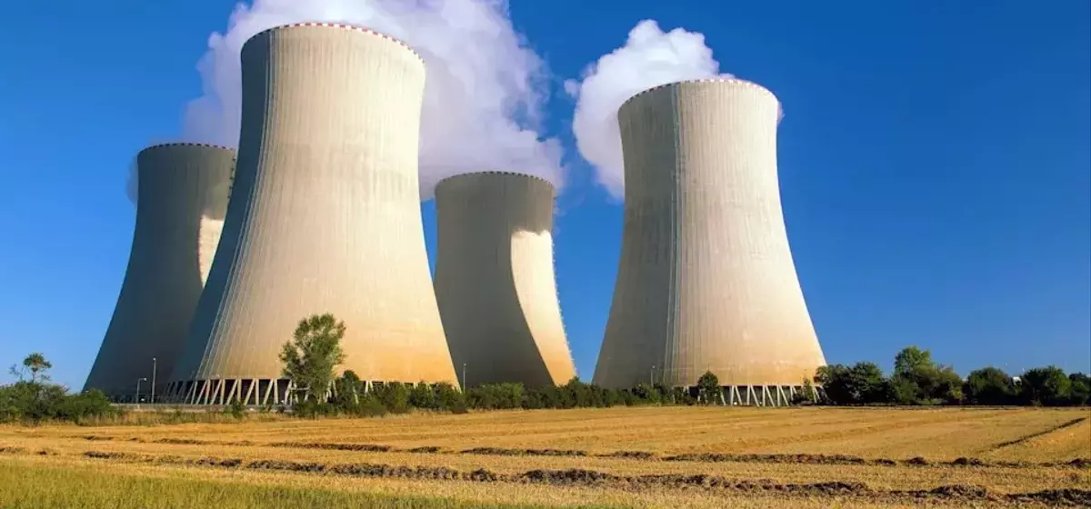 NuScale Power Faces Significant Financial Headwinds Amidst Revenue Decline and New Share Offering