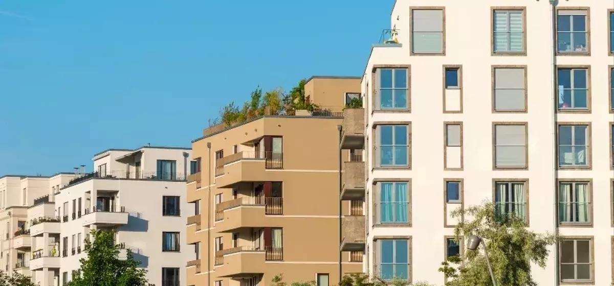 Dallas Apartment Foreclosure Displaces Residents Amidst Rising Housing Costs
