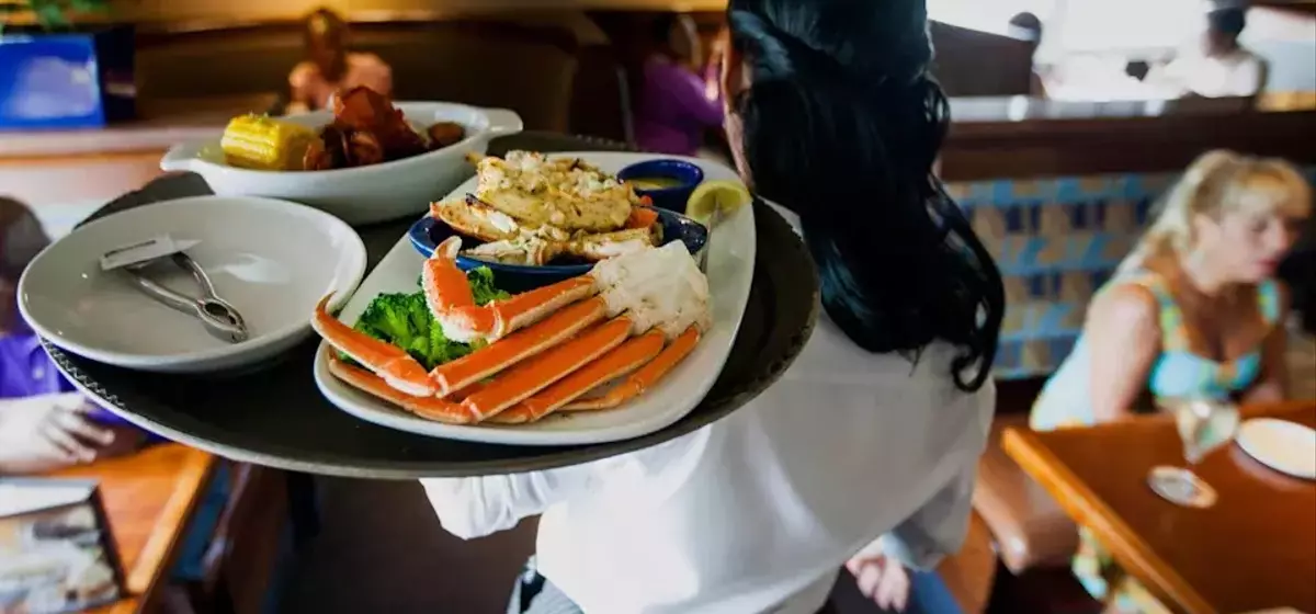 Red Lobster Revitalizes "Endless Shrimp" Offer Amidst Financial Turnaround