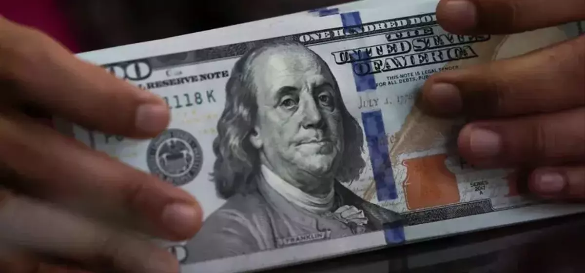 US Dollar Remains Steady Amidst Dovish Federal Reserve Expectations and Global Inflation Concerns