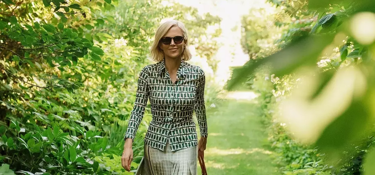 Tory Burch's Canine Companions: A Tale of Two Poodles