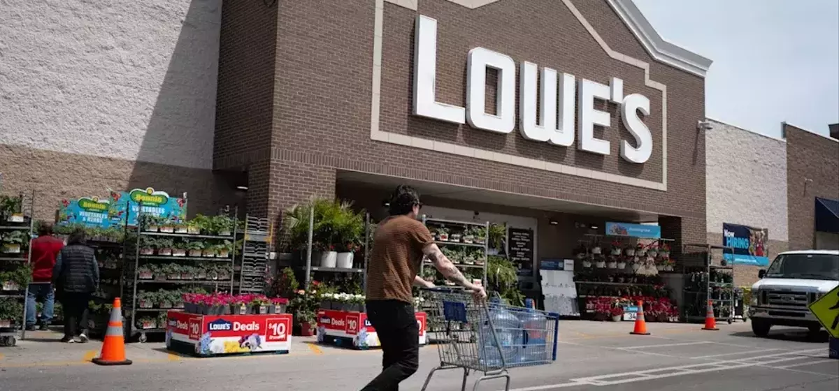 Lowe's navigates challenging DIY market with cautious projections