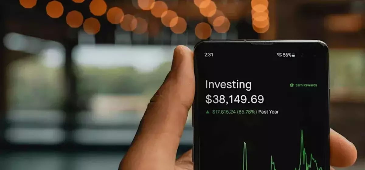 Fintech Firms Webull and Robinhood See Significant Gains Amidst Cryptocurrency Market Surge