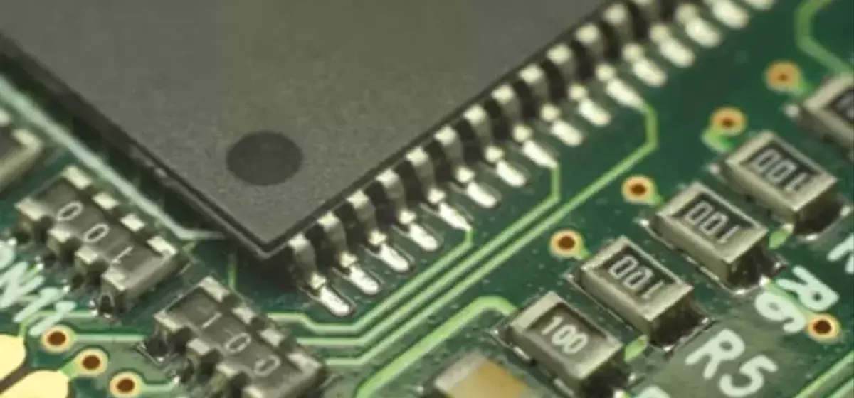 Broadcom Remains Stable Amidst ARK Investment and Google's Marvell Chip Alliance