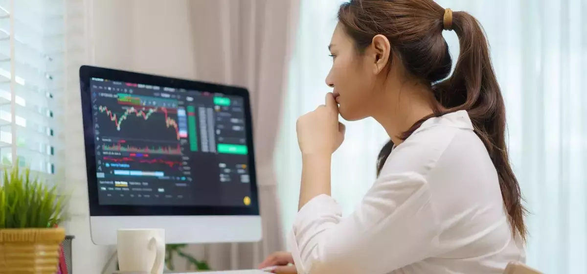 ETFs vs. Mutual Funds: A Comprehensive Guide for Young Investors