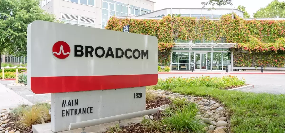 Broadcom's AI-Driven Surge: A High-Conviction Buy Despite Market Skepticism