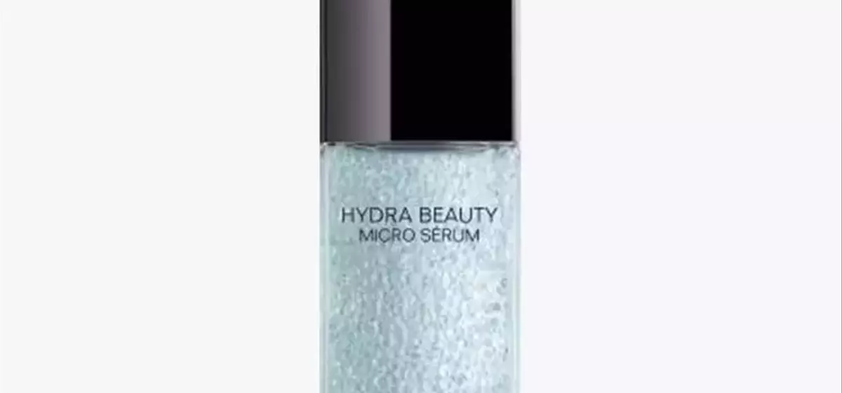 Hydration vs. Moisturization: Understanding the Key to Youthful Skin